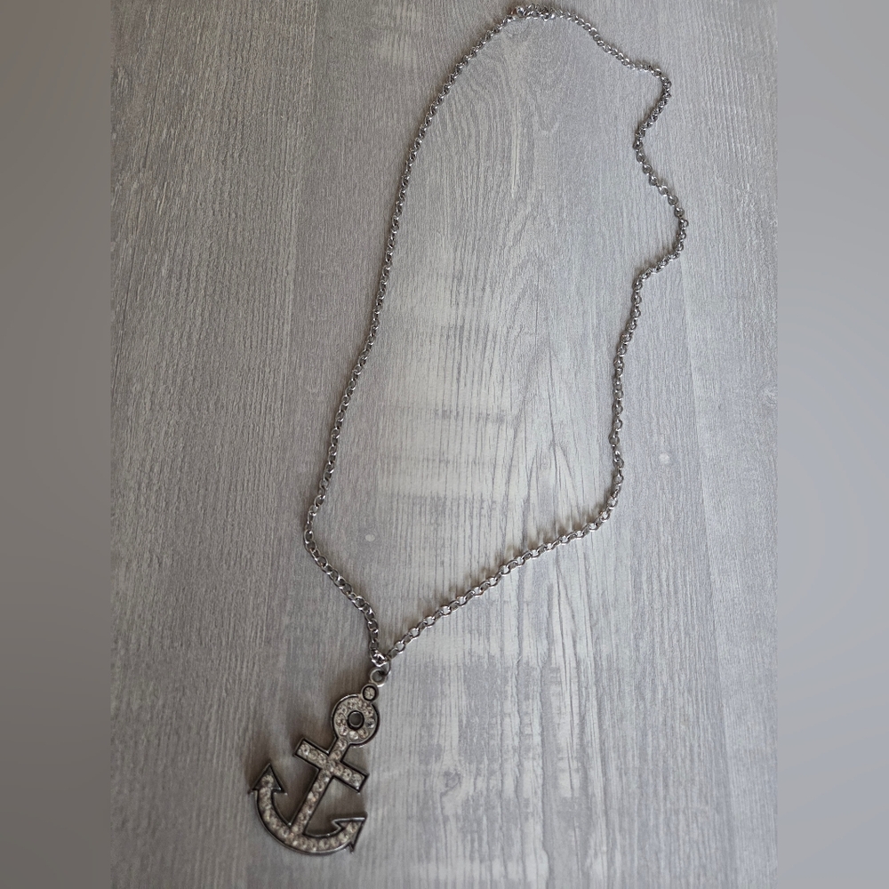 Chic Silver Anchor Necklace